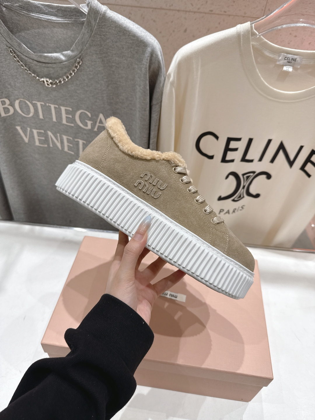 高版本出厂 MiuMiu/缪缪F015 2025ss秋冬新款系带厚底羊毛小白鞋运动休闲鞋毛毛鞋这款系带运