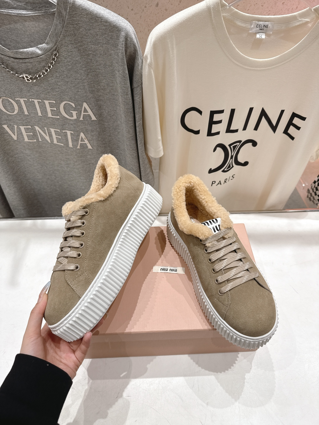 高版本出厂 MiuMiu/缪缪F015 2025ss秋冬新款系带厚底羊毛小白鞋运动休闲鞋毛毛鞋这款系带运