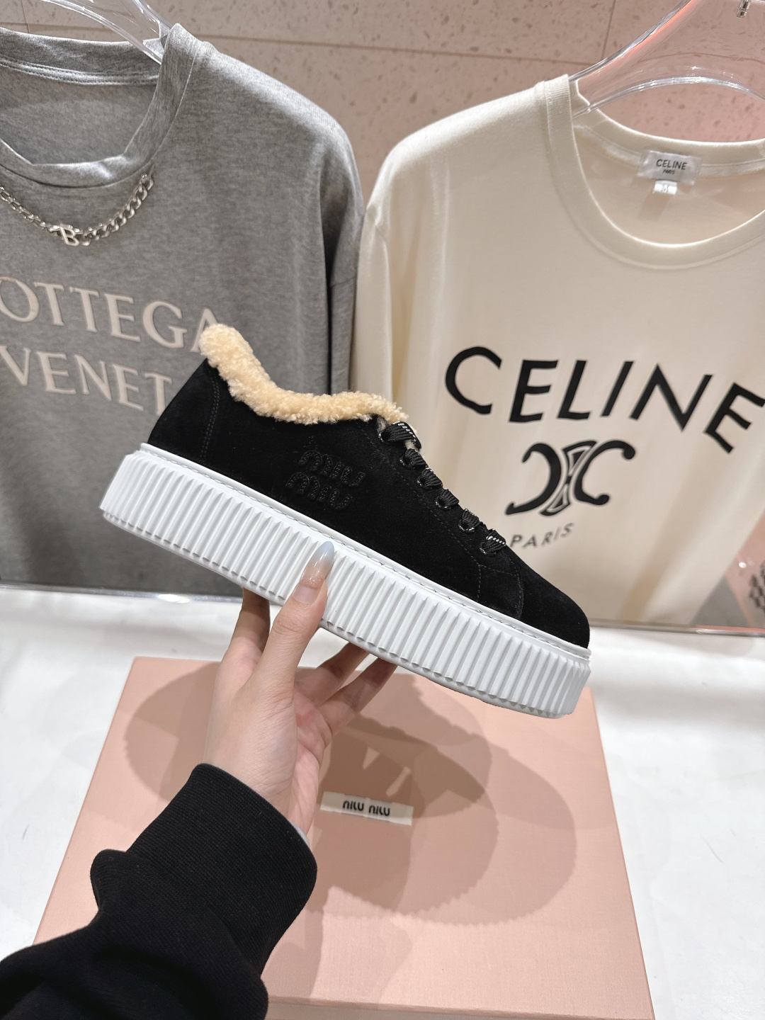 高版本出厂 MiuMiu/缪缪F015 2025ss秋冬新款系带厚底羊毛小白鞋运动休闲鞋毛毛鞋这款系带运