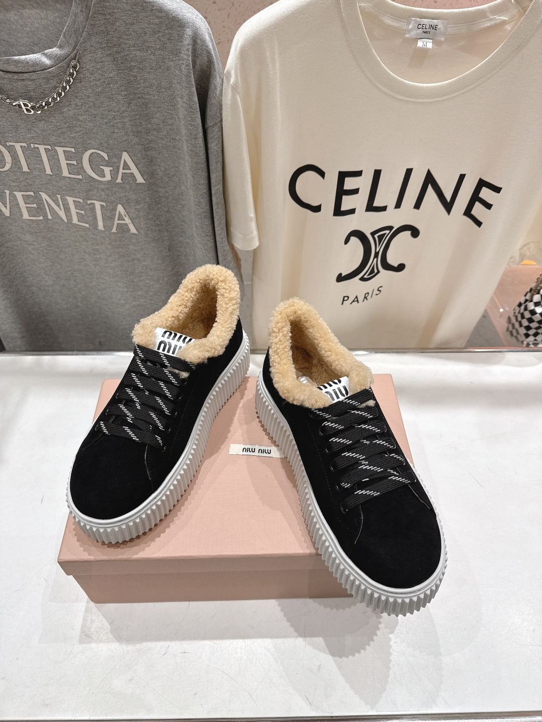 高版本出厂 MiuMiu/缪缪F015 2025ss秋冬新款系带厚底羊毛小白鞋运动休闲鞋毛毛鞋这款系带运