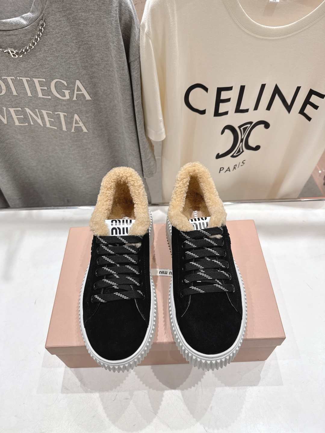 高版本出厂 MiuMiu/缪缪F015 2025ss秋冬新款系带厚底羊毛小白鞋运动休闲鞋毛毛鞋这款系带运