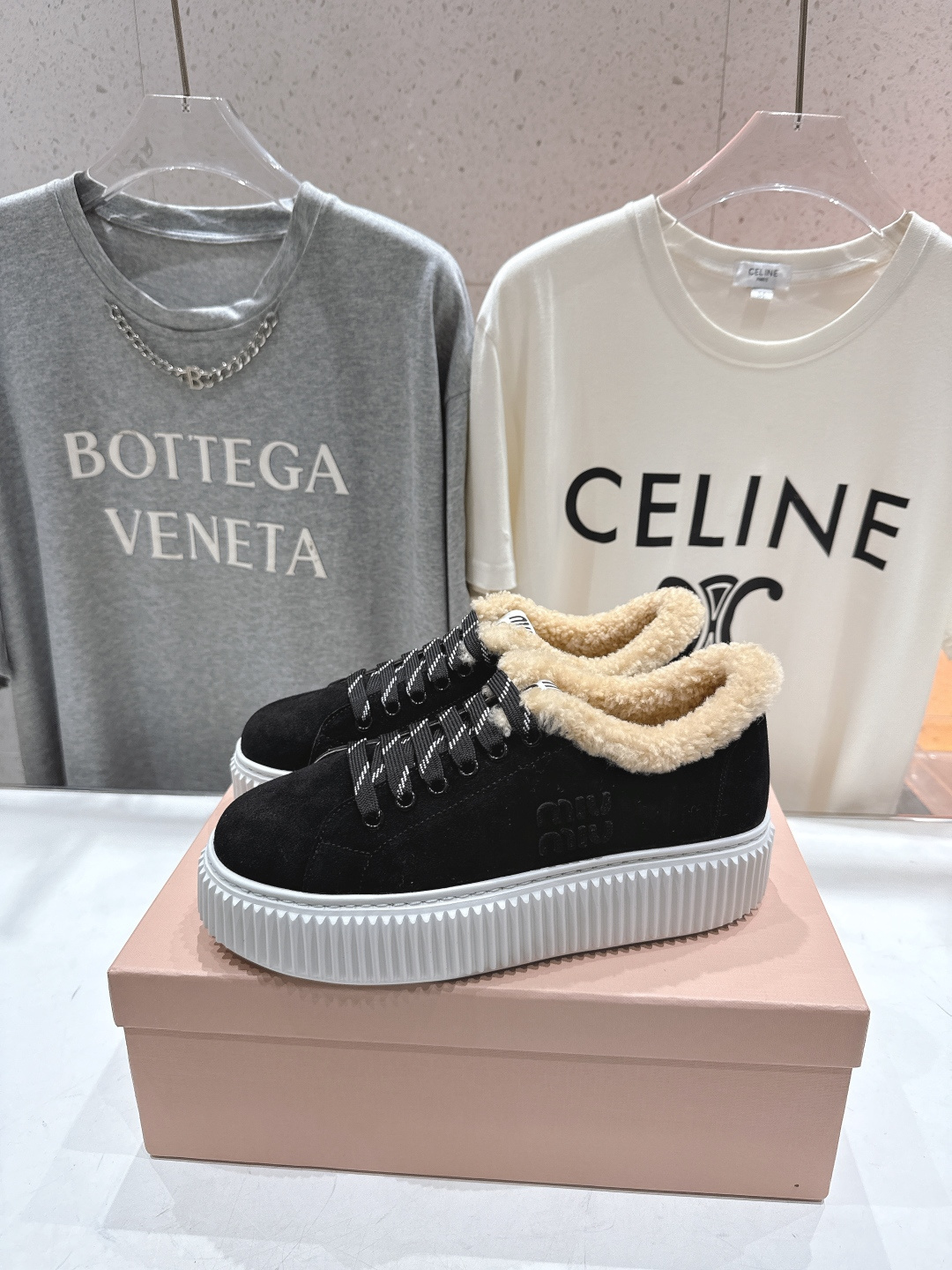 高版本出厂 MiuMiu/缪缪F015 2025ss秋冬新款系带厚底羊毛小白鞋运动休闲鞋毛毛鞋这款系带运