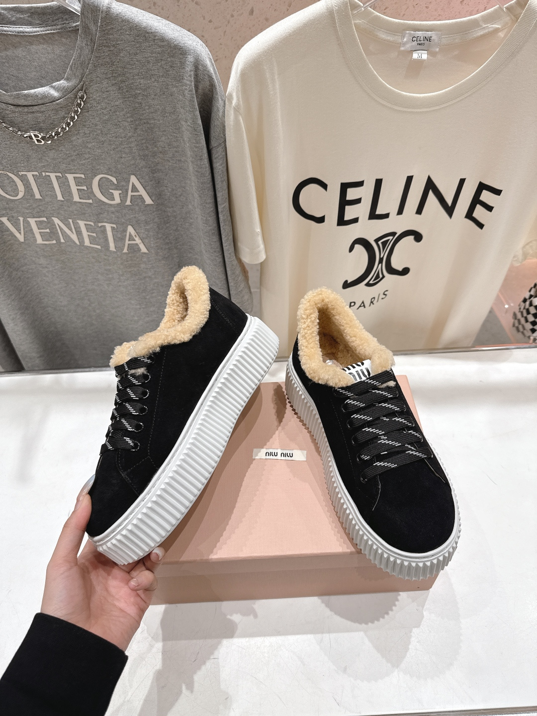 高版本出厂 MiuMiu/缪缪F015 2025ss秋冬新款系带厚底羊毛小白鞋运动休闲鞋毛毛鞋这款系带运