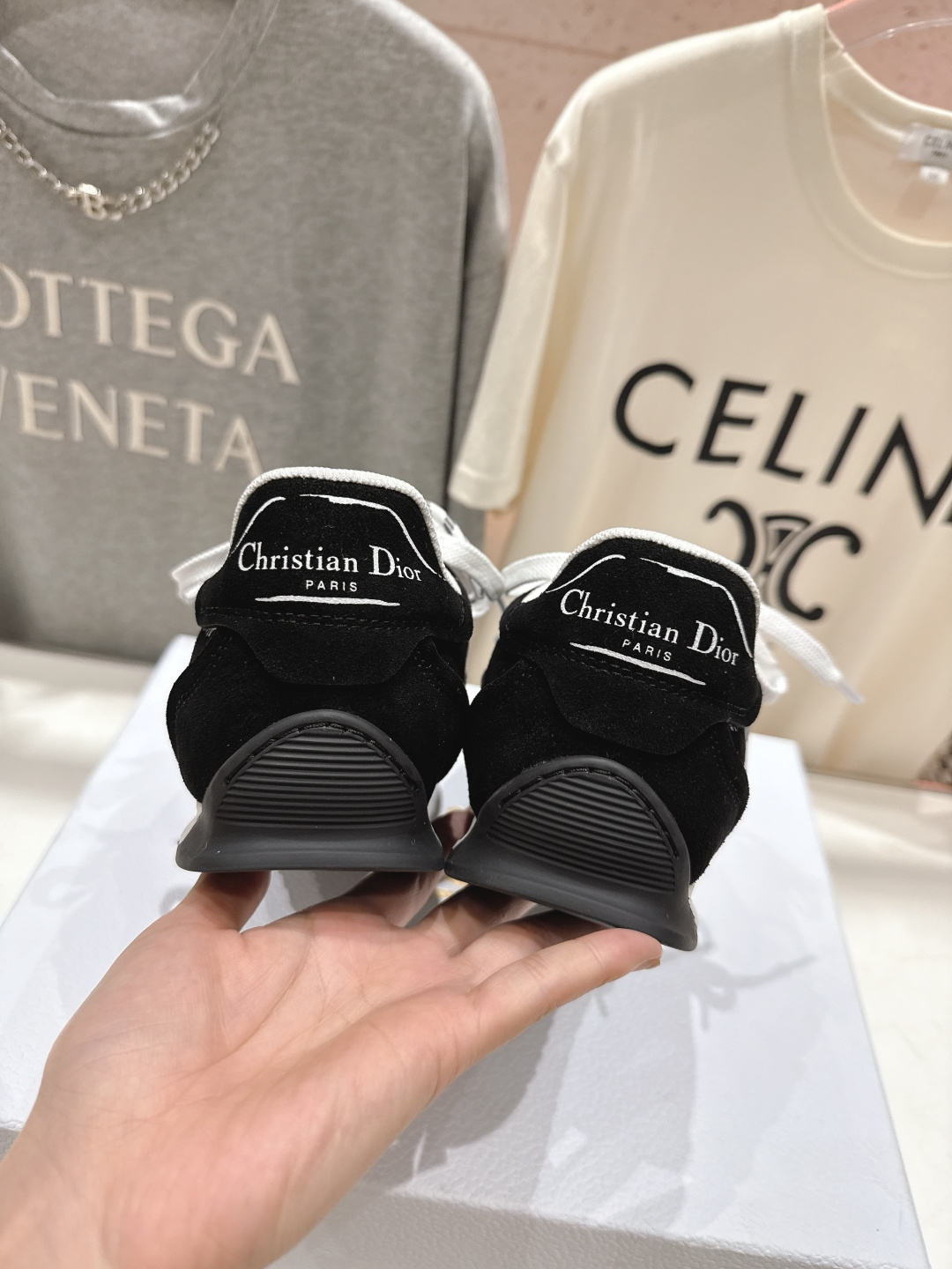 市场高版本 Dior*迪奥D家F019 vibe运动鞋是ss25新款发布秀标志性款式，融入d家高定精神诠