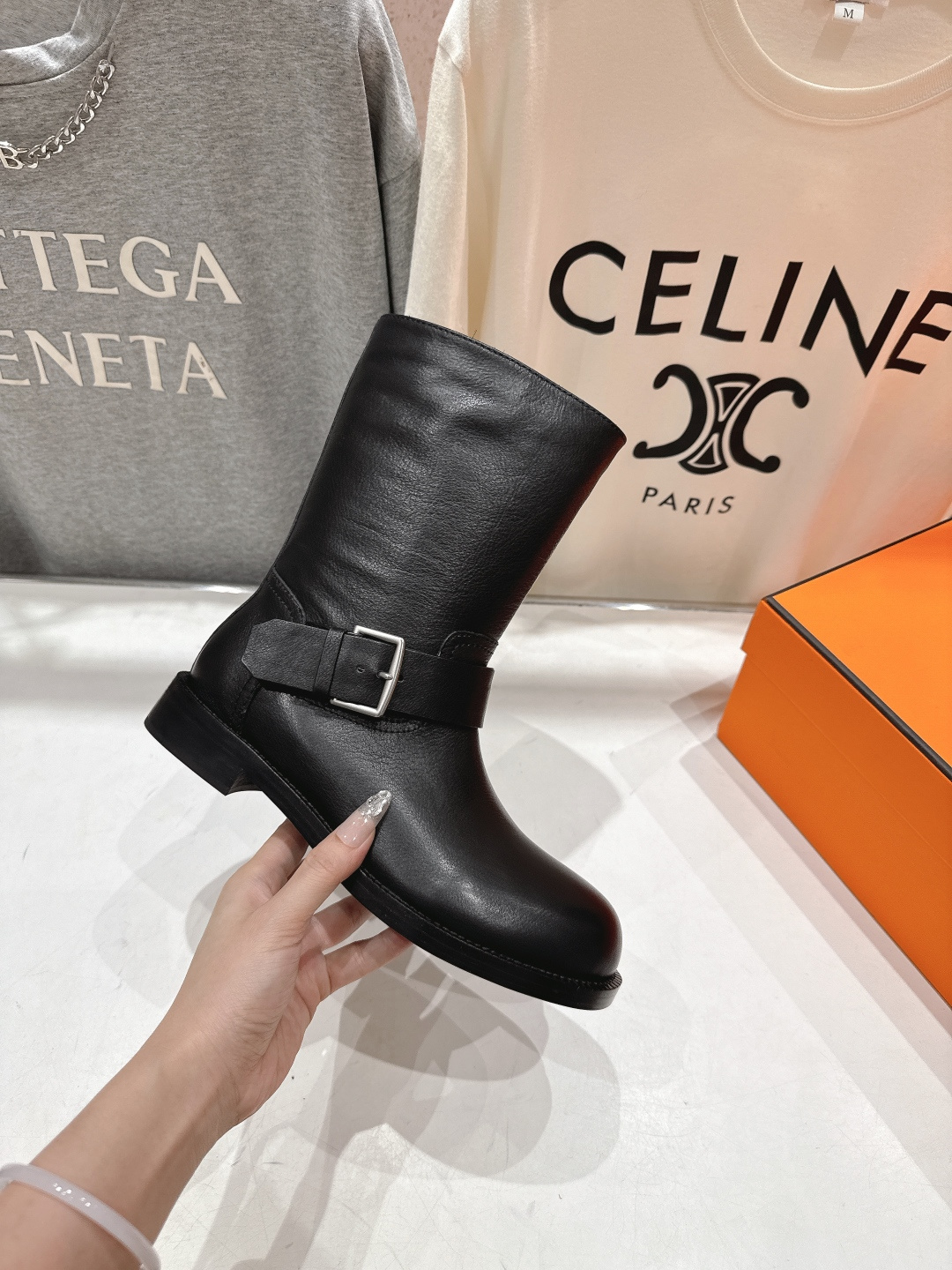 高版本出厂 Hermes/爱马仕H家F032 25ss秋冬新款平底英伦风短靴马丁靴经典马丁风格设计，经典