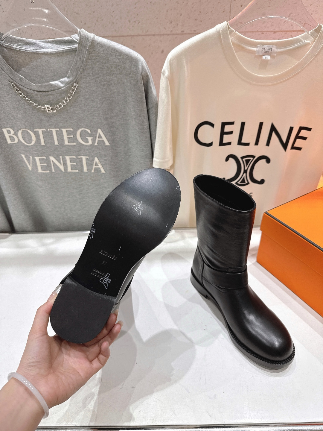 高版本出厂 Hermes/爱马仕H家F032 25ss秋冬新款平底英伦风短靴马丁靴经典马丁风格设计，经典