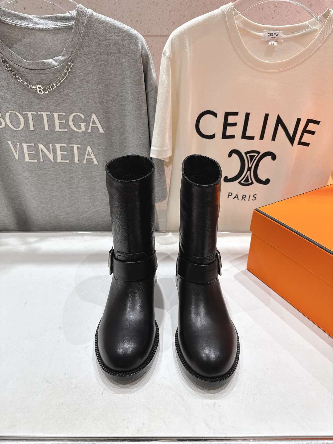 高版本出厂 Hermes/爱马仕H家F032 25ss秋冬新款平底英伦风短靴马丁靴经典马丁风格设计，经典