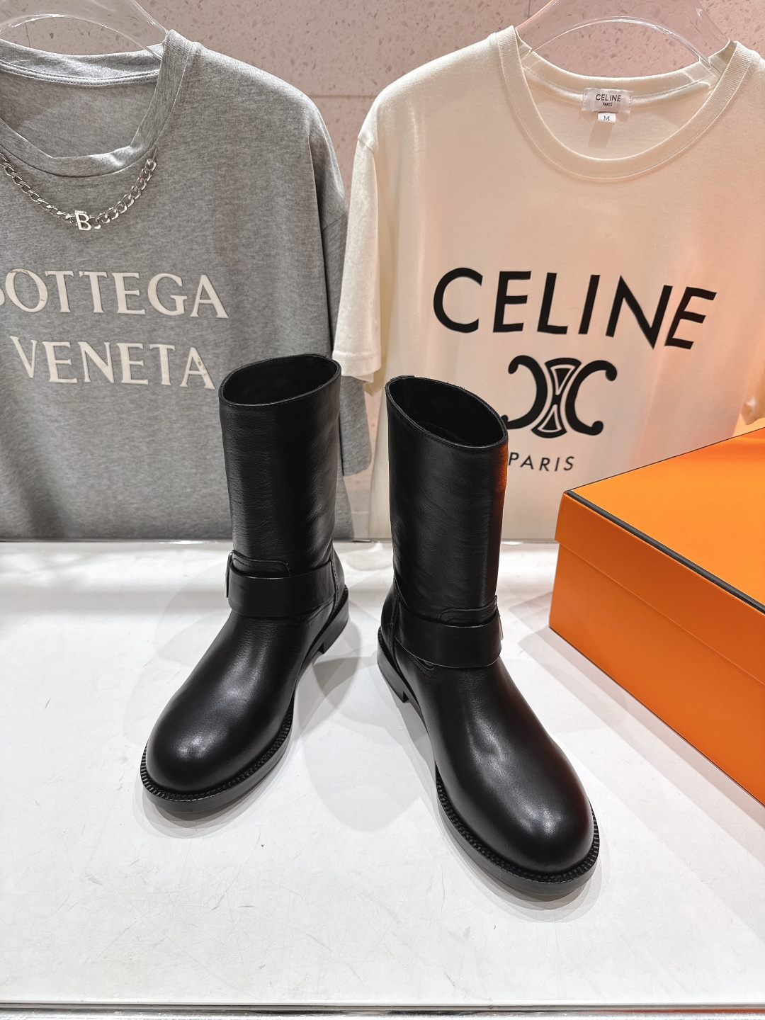 高版本出厂 Hermes/爱马仕H家F032 25ss秋冬新款平底英伦风短靴马丁靴经典马丁风格设计，经典