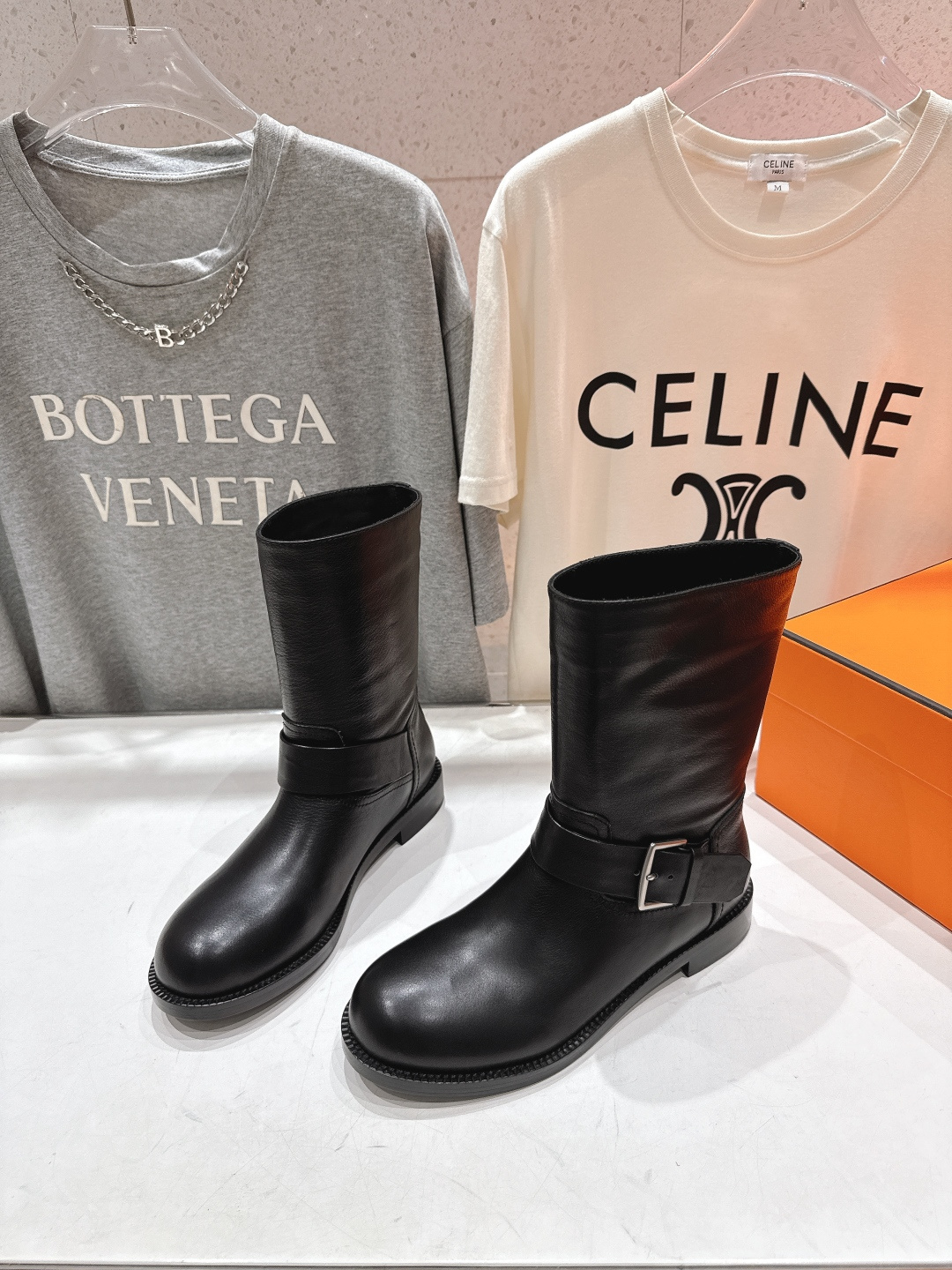 高版本出厂 Hermes/爱马仕H家F032 25ss秋冬新款平底英伦风短靴马丁靴经典马丁风格设计，经典