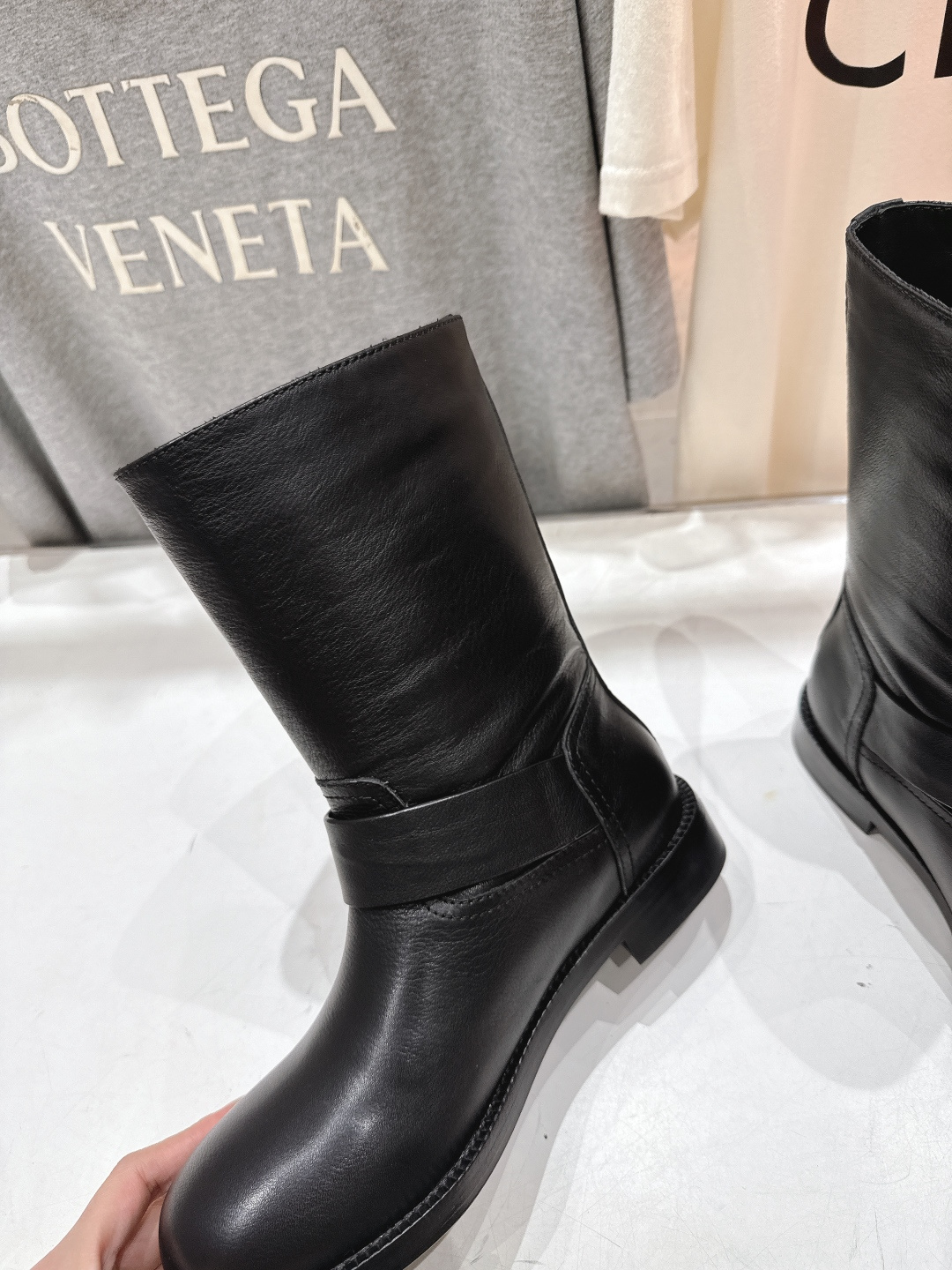 高版本出厂 Hermes/爱马仕H家F032 25ss秋冬新款平底英伦风短靴马丁靴经典马丁风格设计，经典