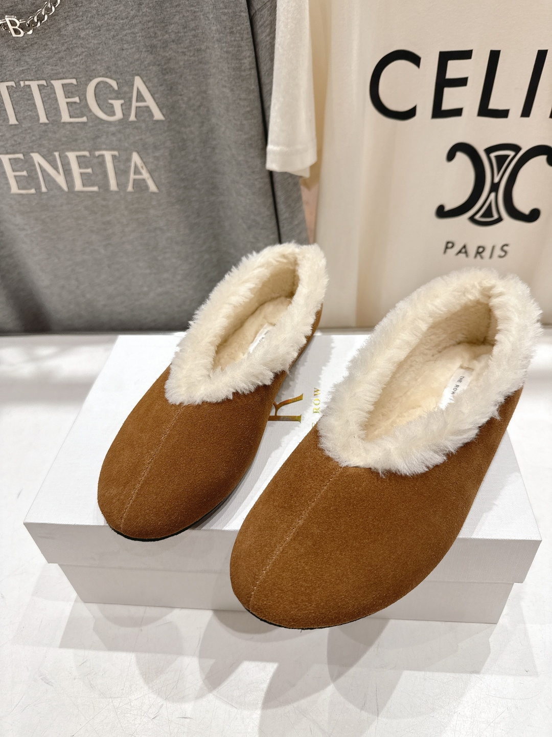 高版本出厂 the row 2025ss秋冬爆款平底乐福鞋一脚蹬单鞋毛毛鞋非常舒服保暖的一款平底毛毛鞋，