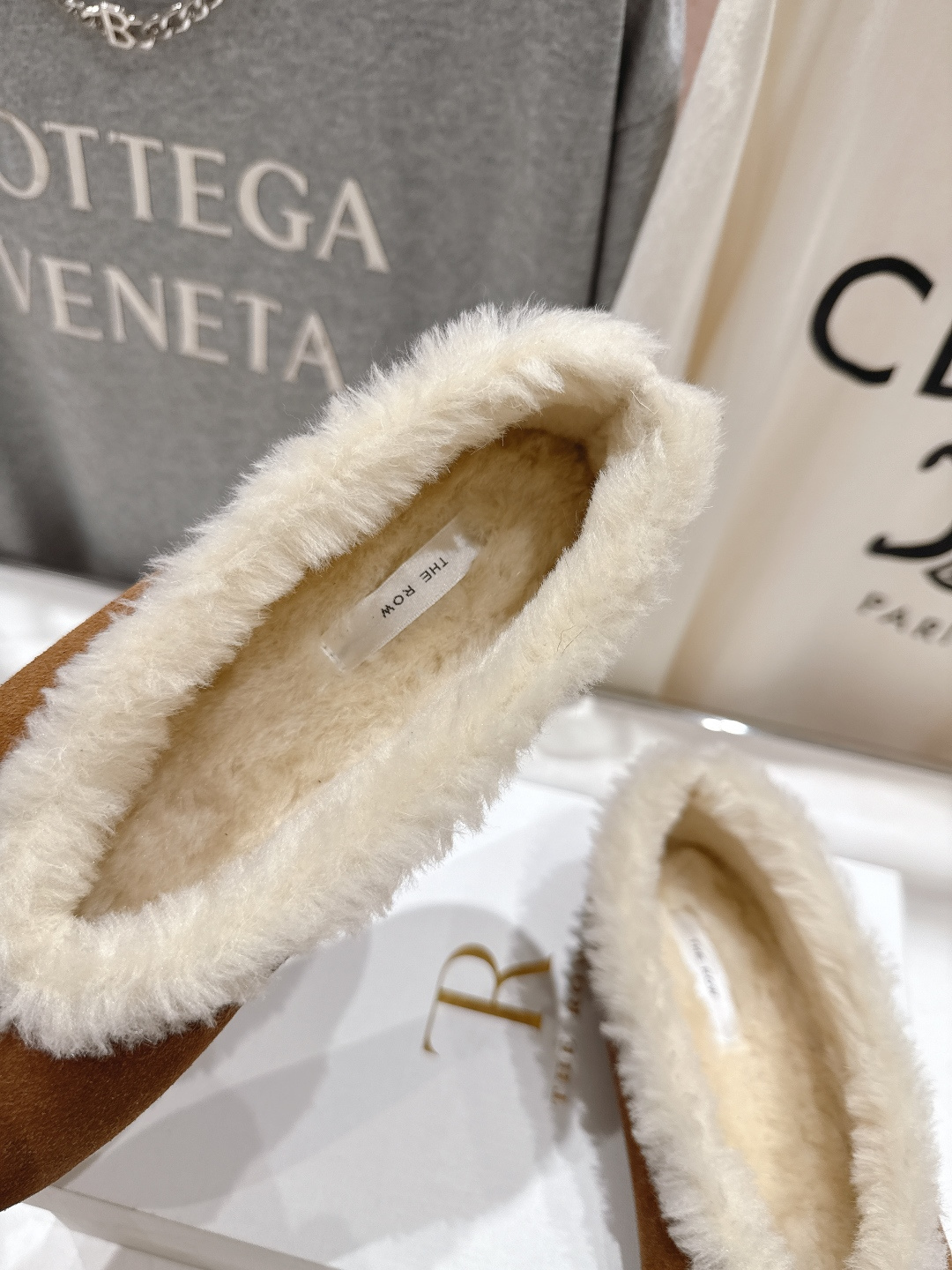 高版本出厂 the row 2025ss秋冬爆款平底乐福鞋一脚蹬单鞋毛毛鞋非常舒服保暖的一款平底毛毛鞋，