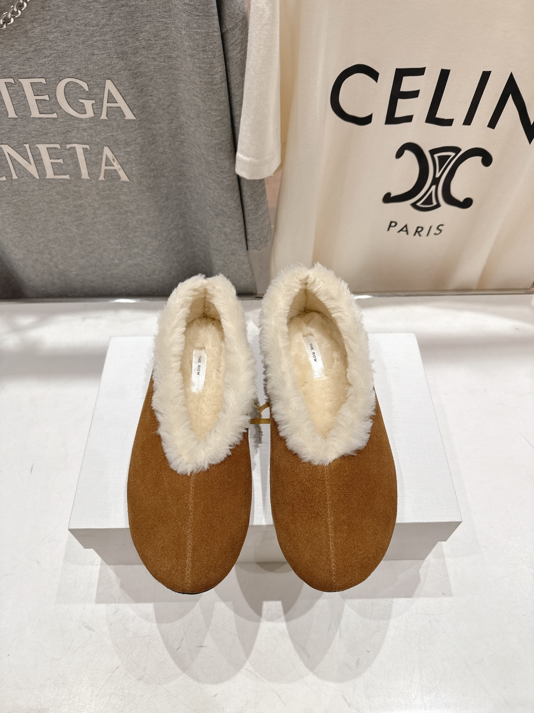 高版本出厂 the row 2025ss秋冬爆款平底乐福鞋一脚蹬单鞋毛毛鞋非常舒服保暖的一款平底毛毛鞋，