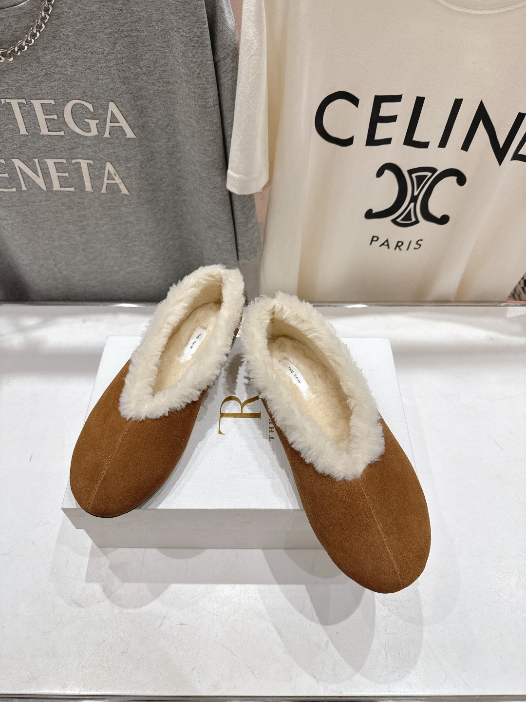 高版本出厂 the row 2025ss秋冬爆款平底乐福鞋一脚蹬单鞋毛毛鞋非常舒服保暖的一款平底毛毛鞋，