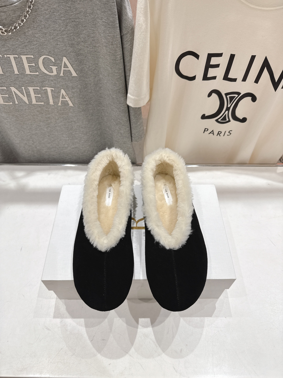 高版本出厂 the row 2025ss秋冬爆款平底乐福鞋一脚蹬单鞋毛毛鞋非常舒服保暖的一款平底毛毛鞋，