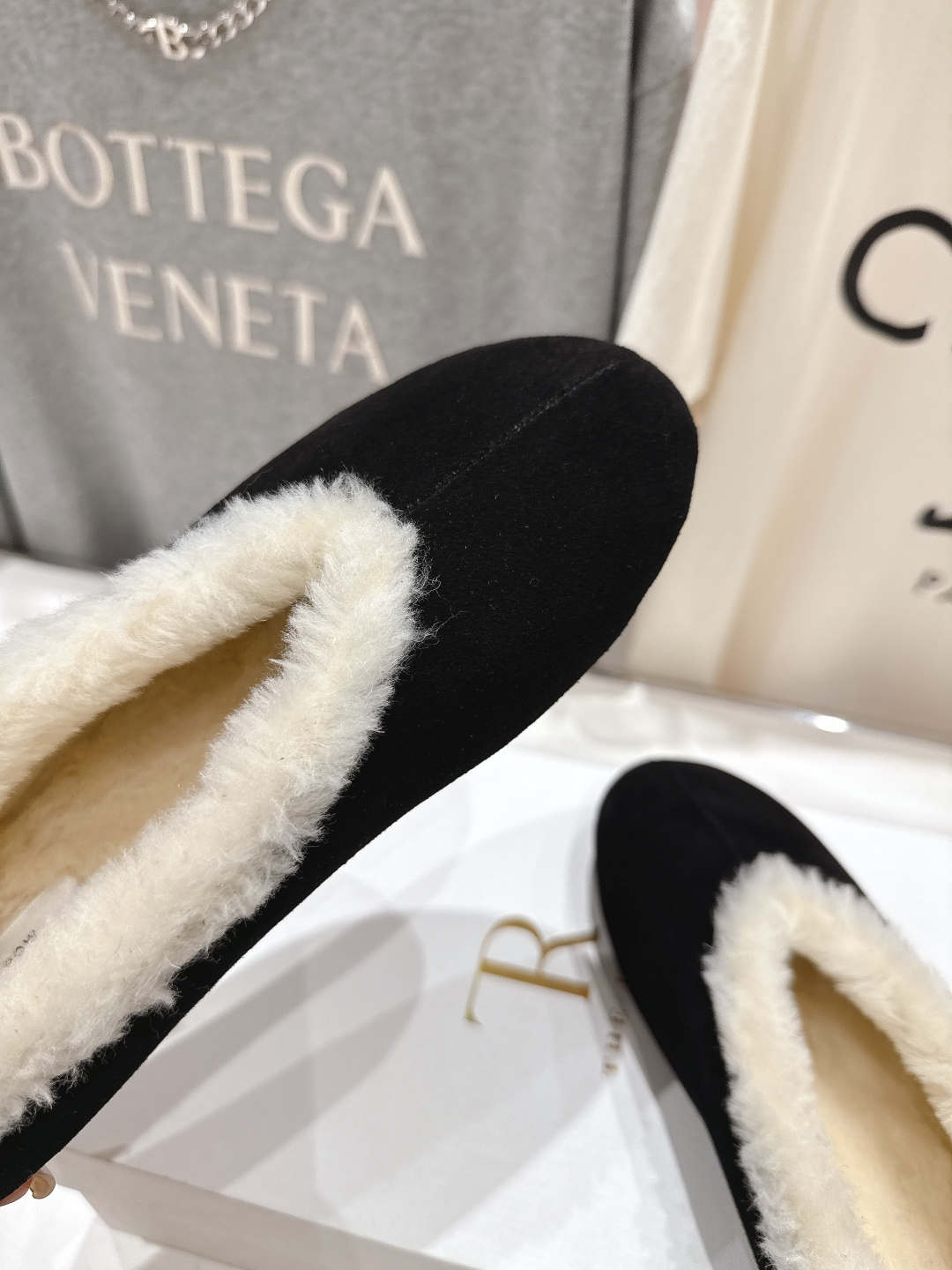 高版本出厂 the row 2025ss秋冬爆款平底乐福鞋一脚蹬单鞋毛毛鞋非常舒服保暖的一款平底毛毛鞋，