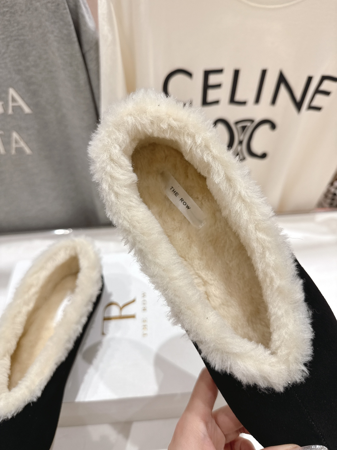 高版本出厂 the row 2025ss秋冬爆款平底乐福鞋一脚蹬单鞋毛毛鞋非常舒服保暖的一款平底毛毛鞋，