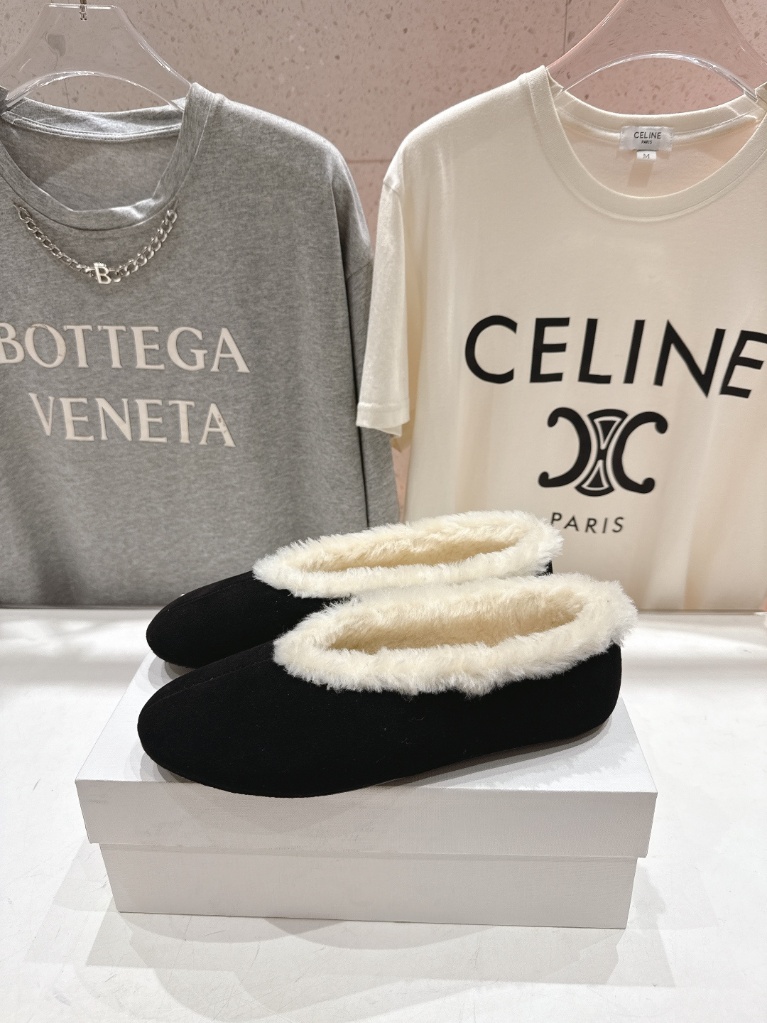 高版本出厂 the row 2025ss秋冬爆款平底乐福鞋一脚蹬单鞋毛毛鞋非常舒服保暖的一款平底毛毛鞋，