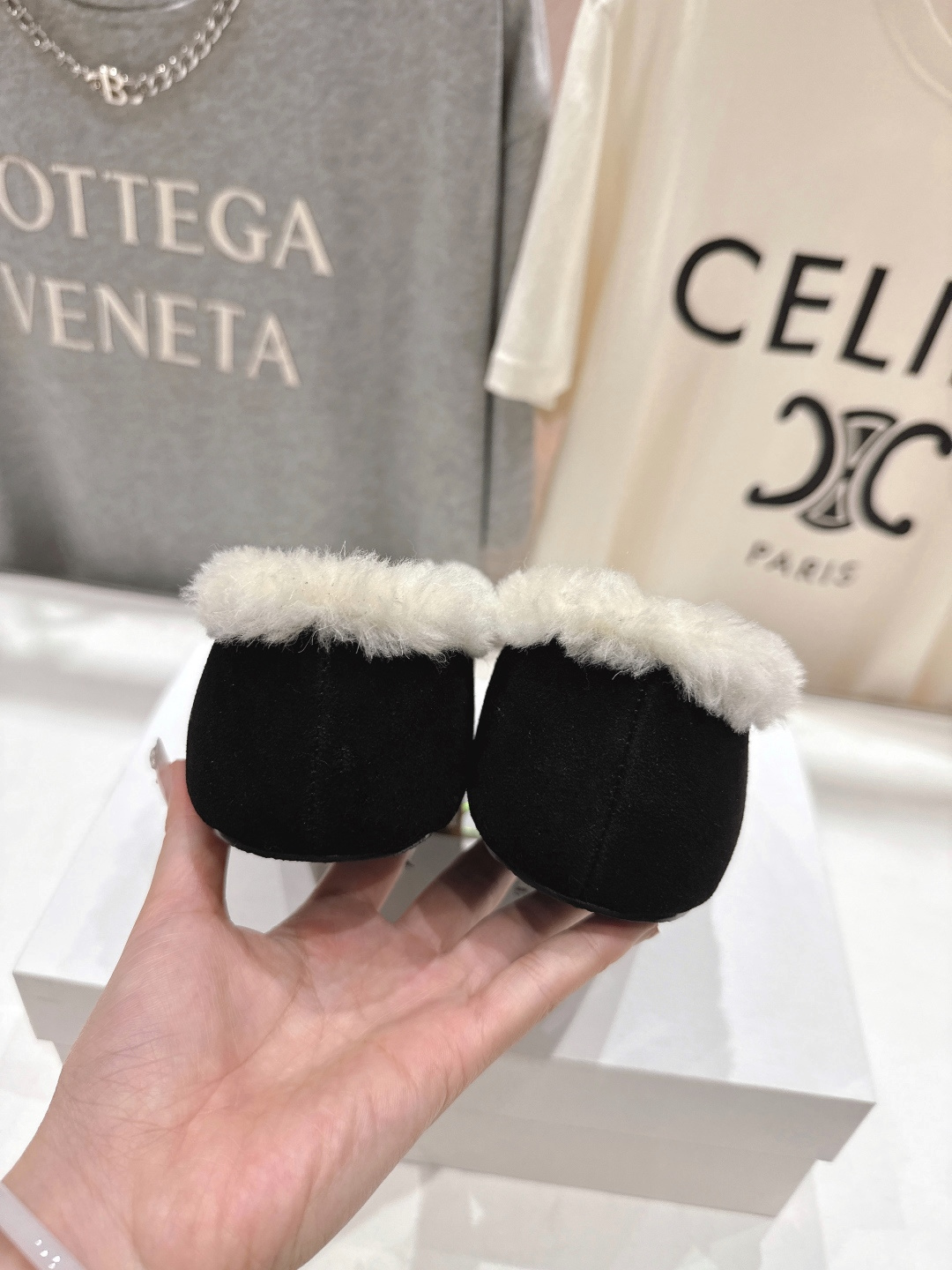 高版本出厂 the row 2025ss秋冬爆款平底乐福鞋一脚蹬单鞋毛毛鞋非常舒服保暖的一款平底毛毛鞋，