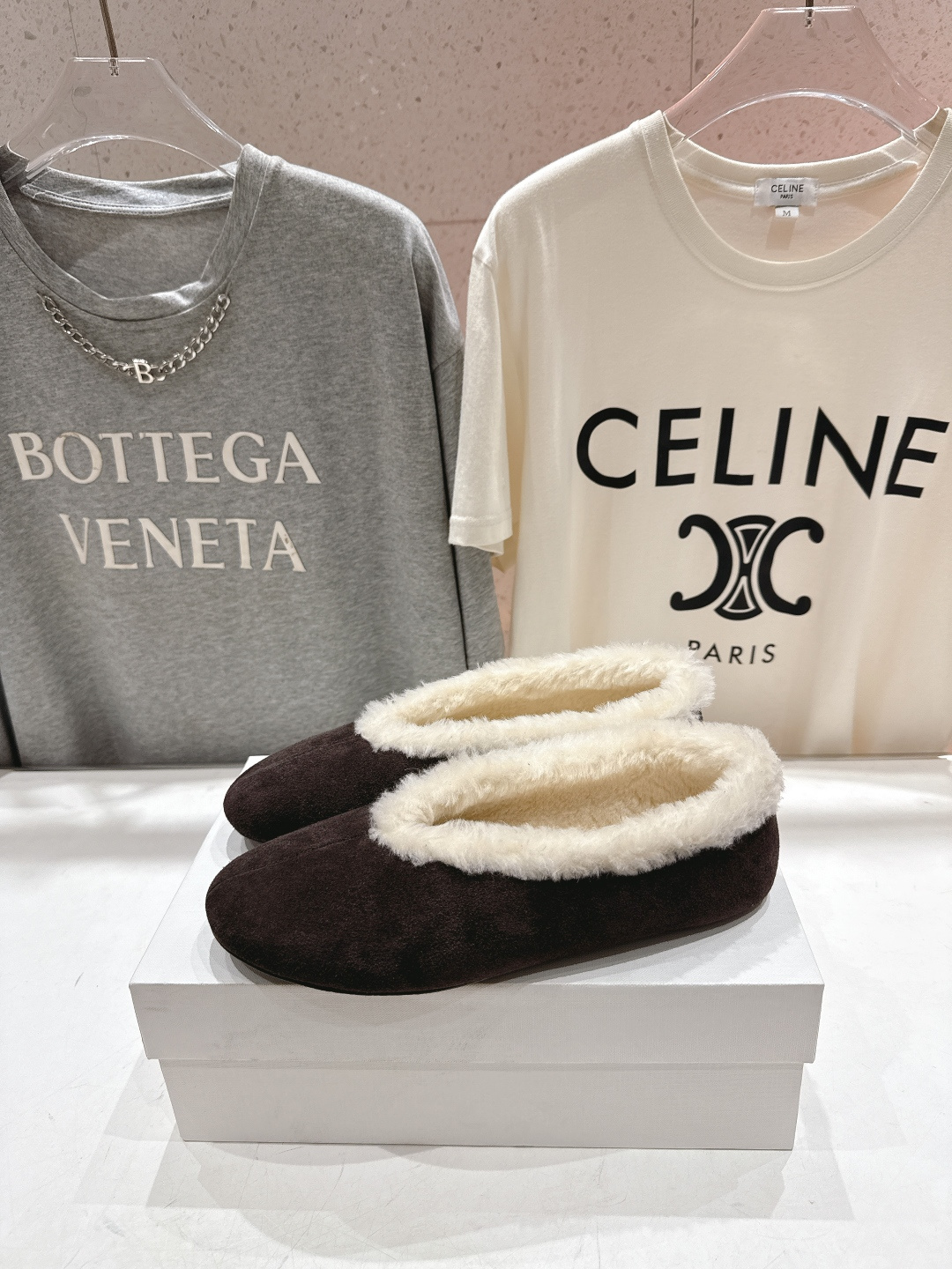 高版本出厂 the row 2025ss秋冬爆款平底乐福鞋一脚蹬单鞋毛毛鞋非常舒服保暖的一款平底毛毛鞋，