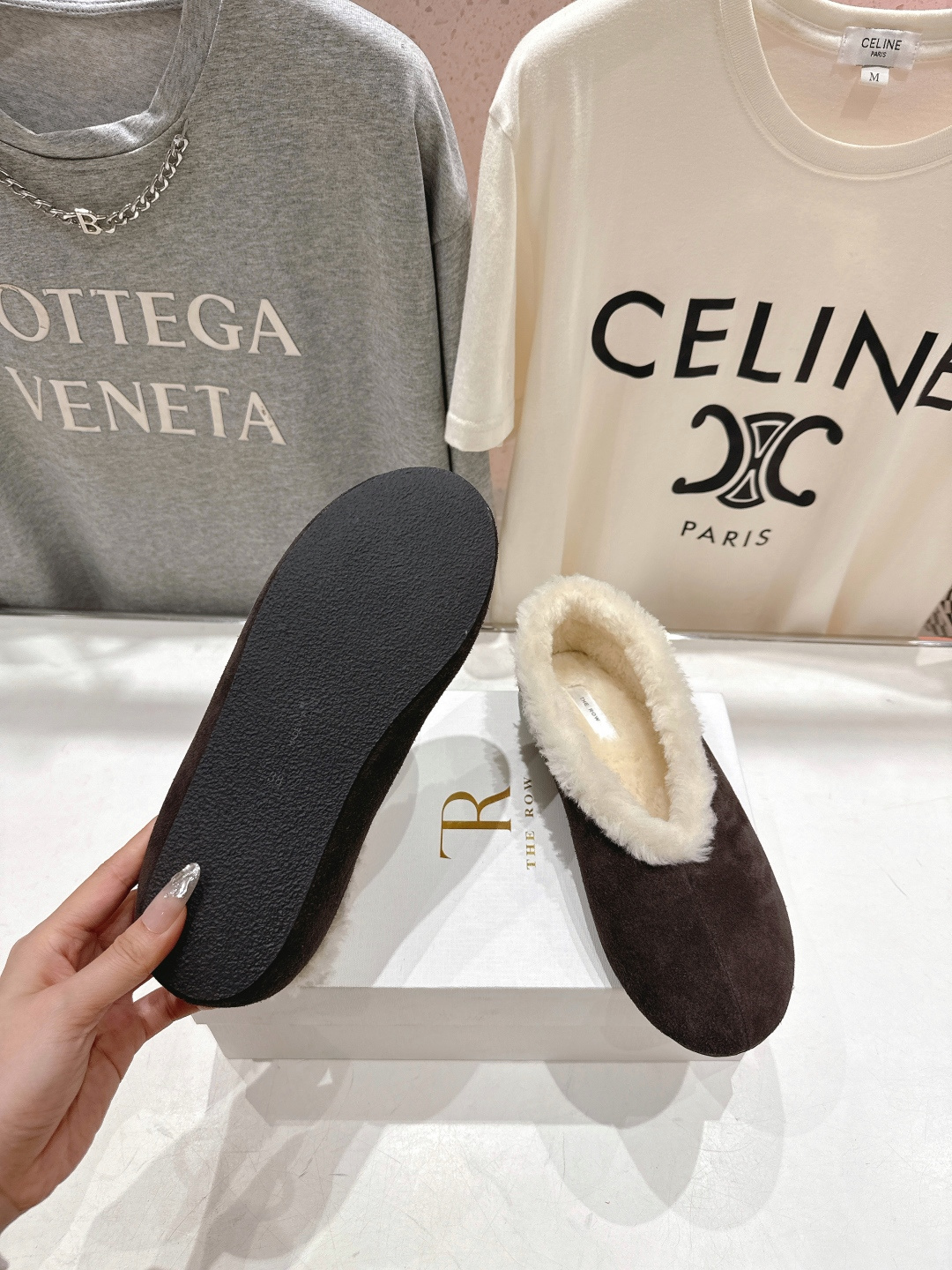 高版本出厂 the row 2025ss秋冬爆款平底乐福鞋一脚蹬单鞋毛毛鞋非常舒服保暖的一款平底毛毛鞋，