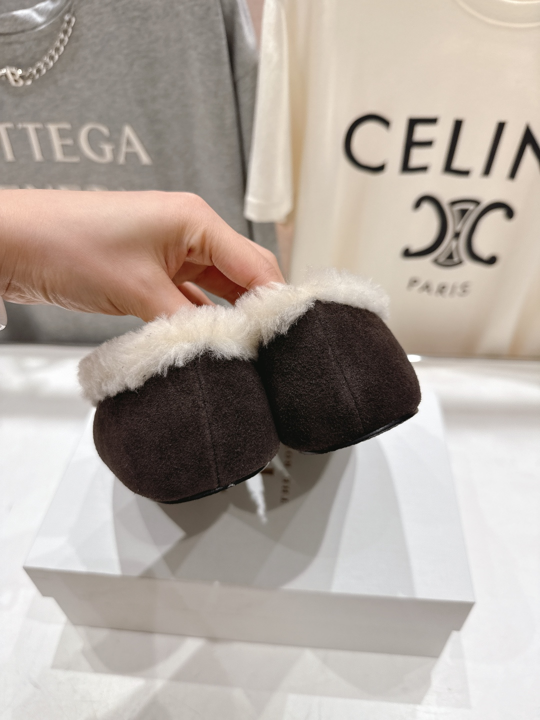 高版本出厂 the row 2025ss秋冬爆款平底乐福鞋一脚蹬单鞋毛毛鞋非常舒服保暖的一款平底毛毛鞋，