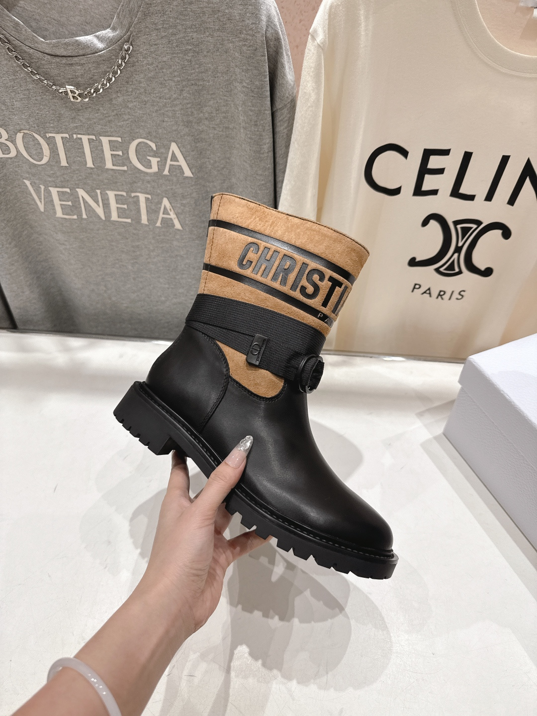 高版本出厂 皮里 Dior*迪奥 D家F019 2025ss走秀款工装中筒靴 小红书爆款，各大明星网红的
