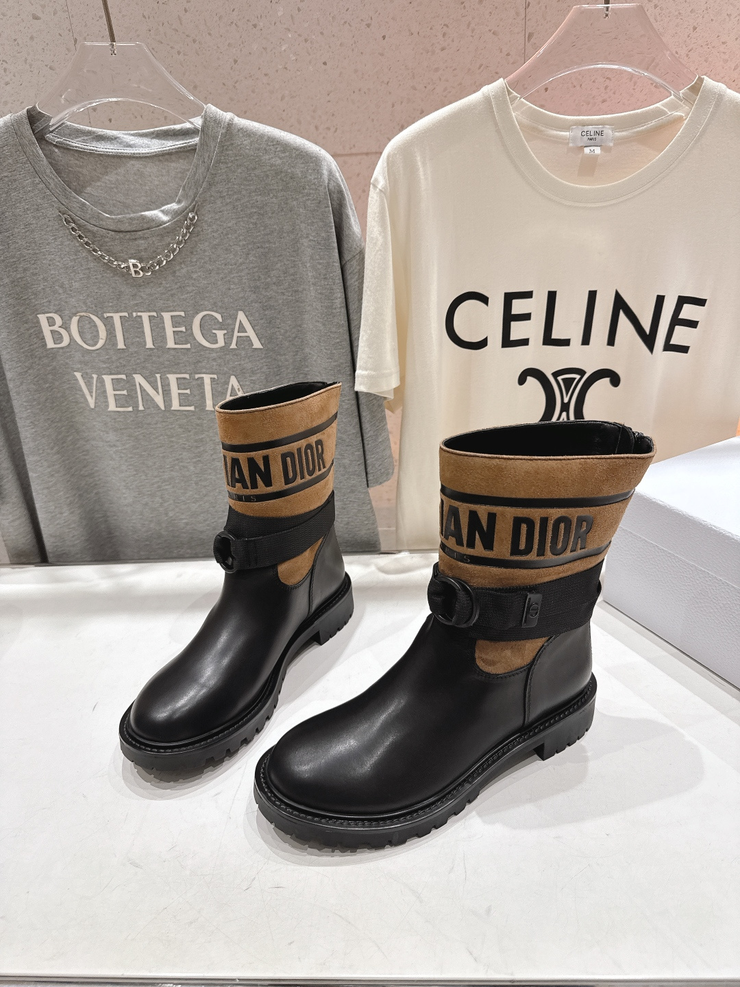 高版本出厂 皮里 Dior*迪奥 D家F019 2025ss走秀款工装中筒靴 小红书爆款，各大明星网红的