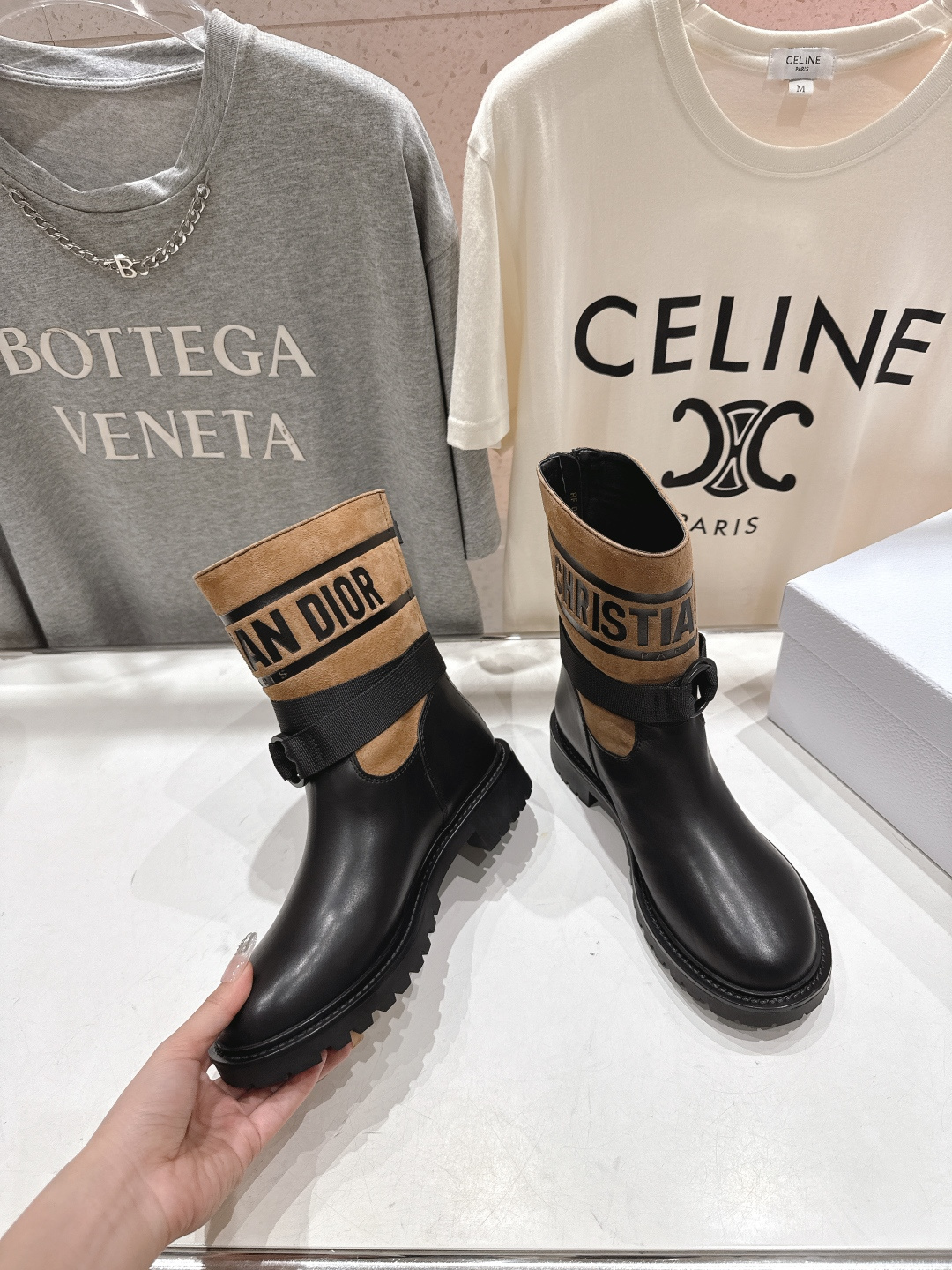 高版本出厂 皮里 Dior*迪奥 D家F019 2025ss走秀款工装中筒靴 小红书爆款，各大明星网红的
