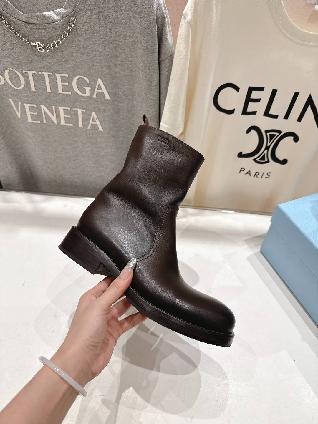 高版本出厂 prada/普拉达F041 2025ss秋冬新款马丁靴骑士靴短靴，非常耐看的一款走秀款骑士靴