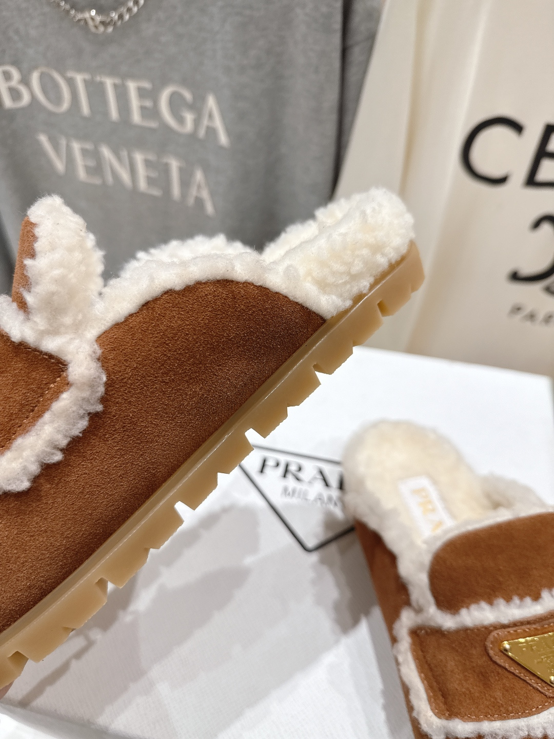 高版本出厂 Prada*普拉达F029 2025ss秋冬新款居家半包毛毛拖鞋乐福鞋✨闪亮登场✨时尚大方的