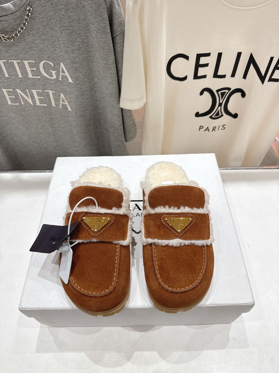 高版本出厂 Prada*普拉达F029 2025ss秋冬新款居家半包毛毛拖鞋乐福鞋✨闪亮登场✨时尚大方的