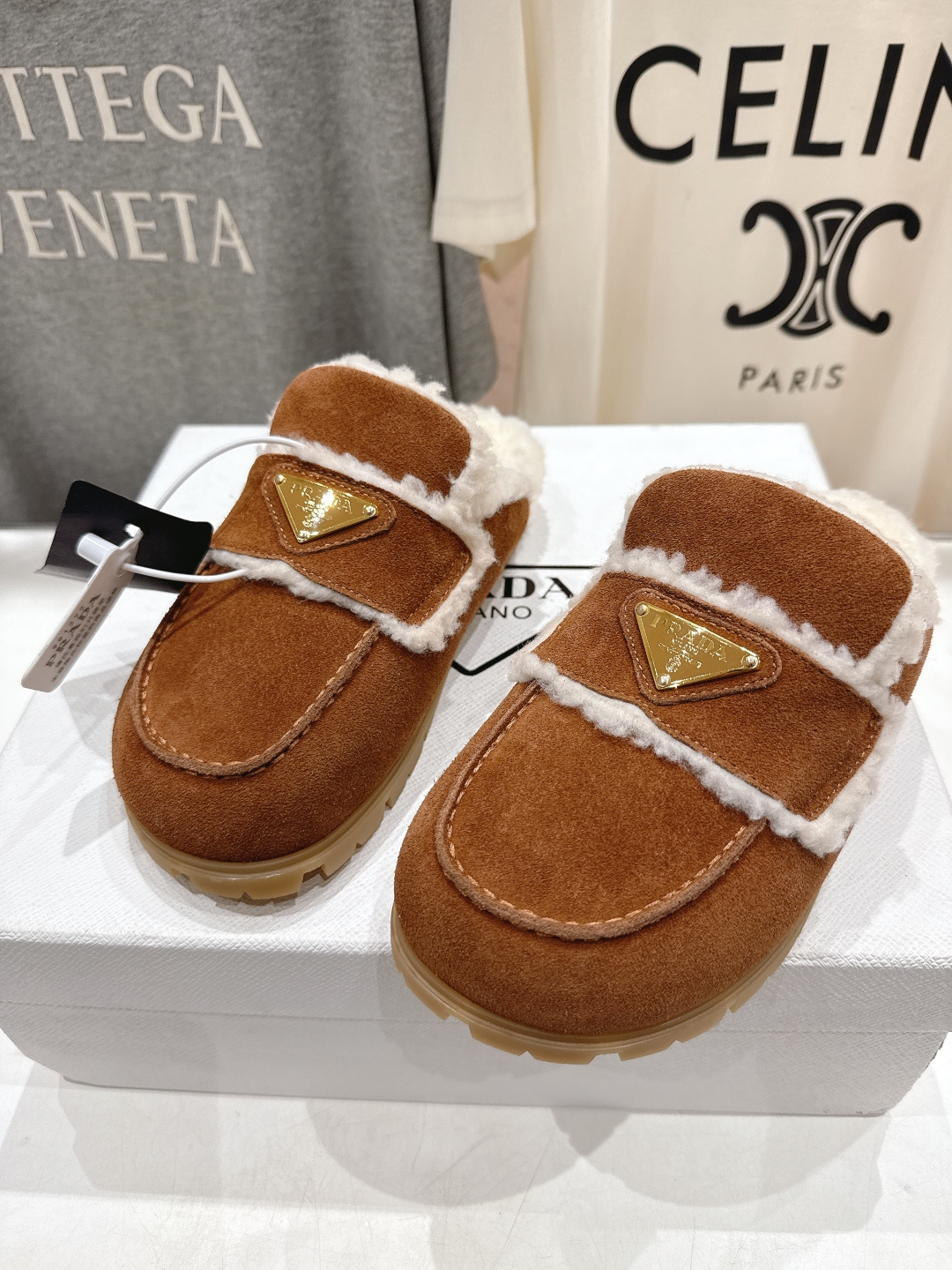 高版本出厂 Prada*普拉达F029 2025ss秋冬新款居家半包毛毛拖鞋乐福鞋✨闪亮登场✨时尚大方的