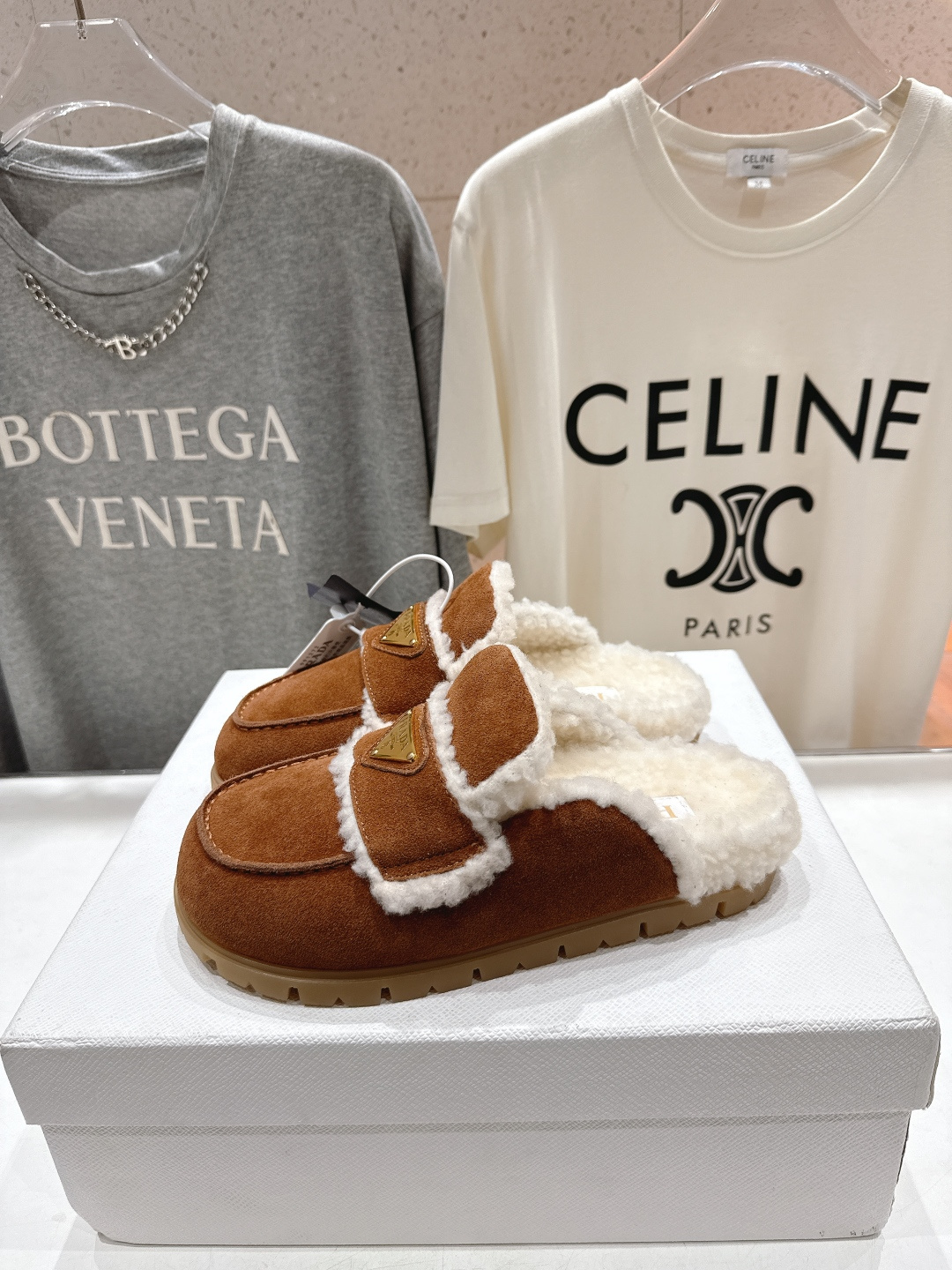 高版本出厂 Prada*普拉达F029 2025ss秋冬新款居家半包毛毛拖鞋乐福鞋✨闪亮登场✨时尚大方的