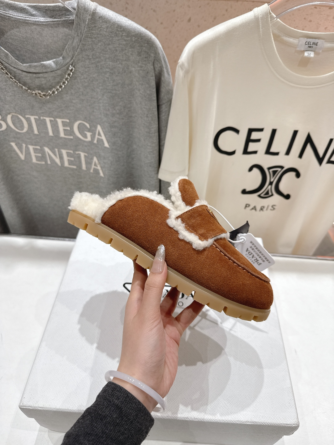 高版本出厂 Prada*普拉达F029 2025ss秋冬新款居家半包毛毛拖鞋乐福鞋✨闪亮登场✨时尚大方的