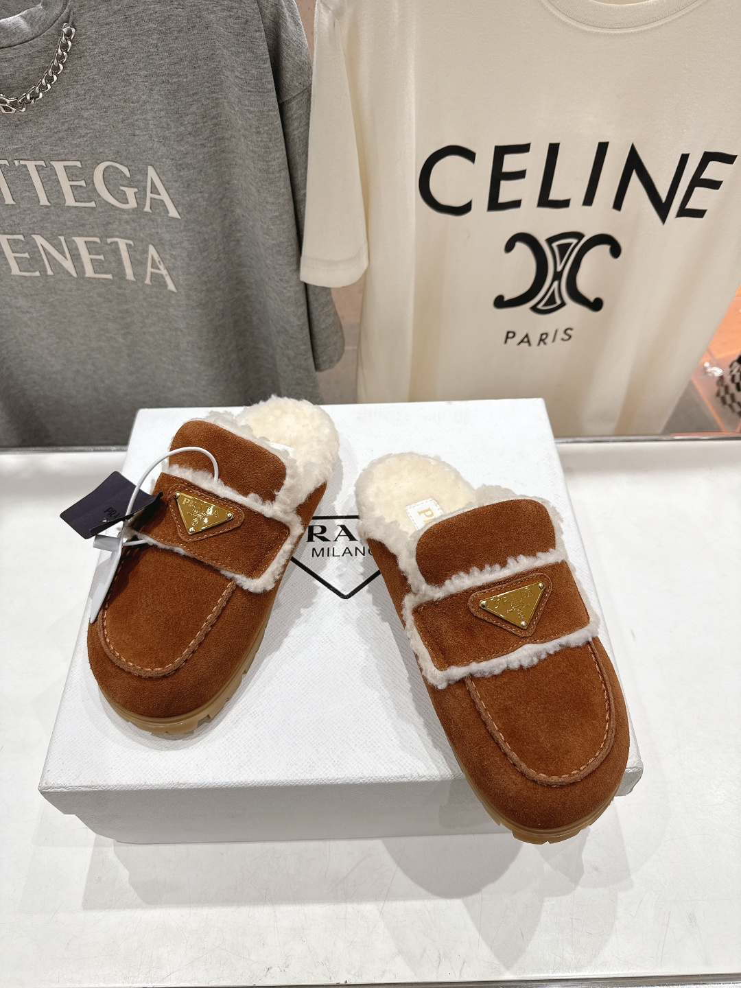 高版本出厂 Prada*普拉达F029 2025ss秋冬新款居家半包毛毛拖鞋乐福鞋✨闪亮登场✨时尚大方的