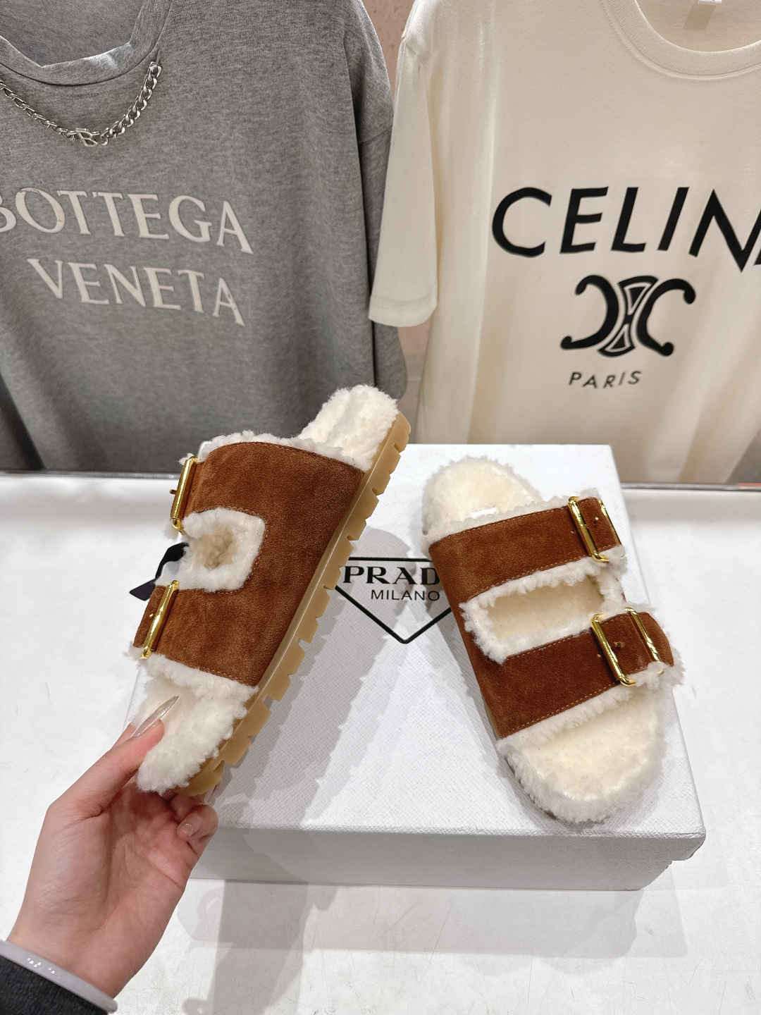 高版本出厂 Prada*普拉达F029 2025ss秋冬新款居家半包毛毛拖鞋乐福鞋✨闪亮登场✨时尚大方的