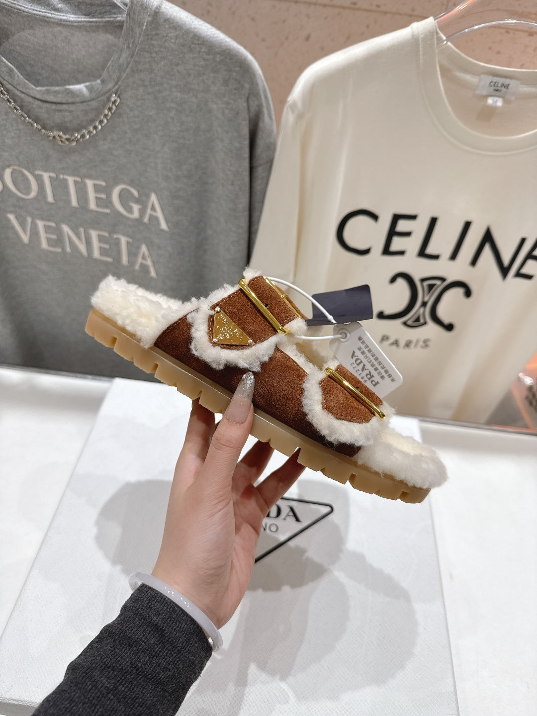 高版本出厂 Prada*普拉达F029 2025ss秋冬新款居家半包毛毛拖鞋乐福鞋✨闪亮登场✨时尚大方的