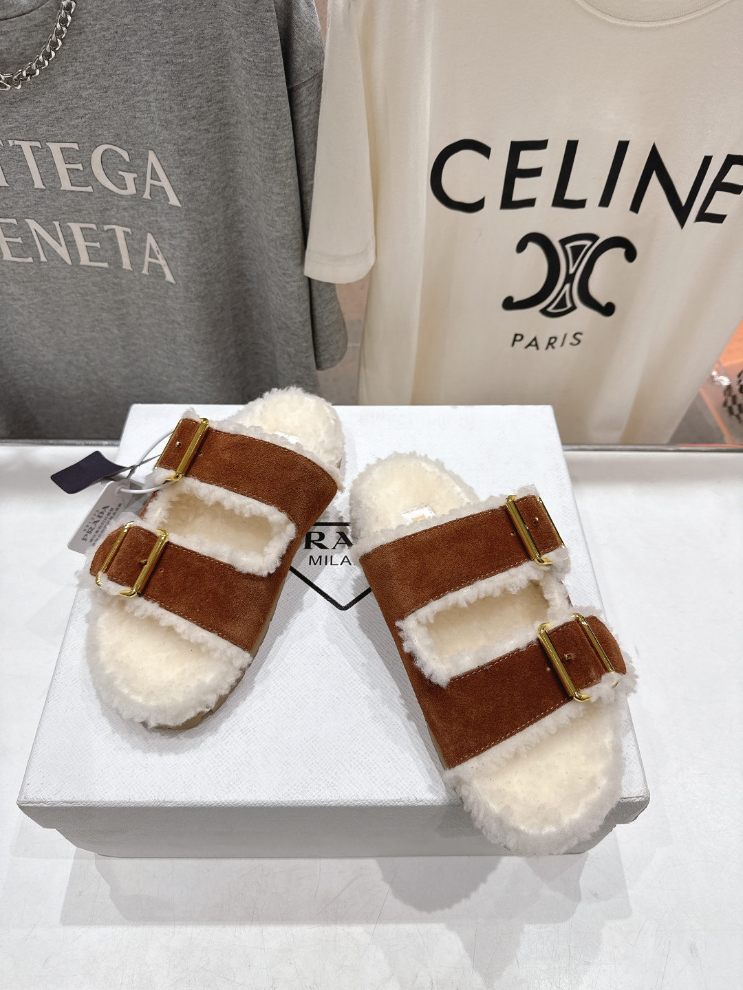 高版本出厂 Prada*普拉达F029 2025ss秋冬新款居家半包毛毛拖鞋乐福鞋✨闪亮登场✨时尚大方的