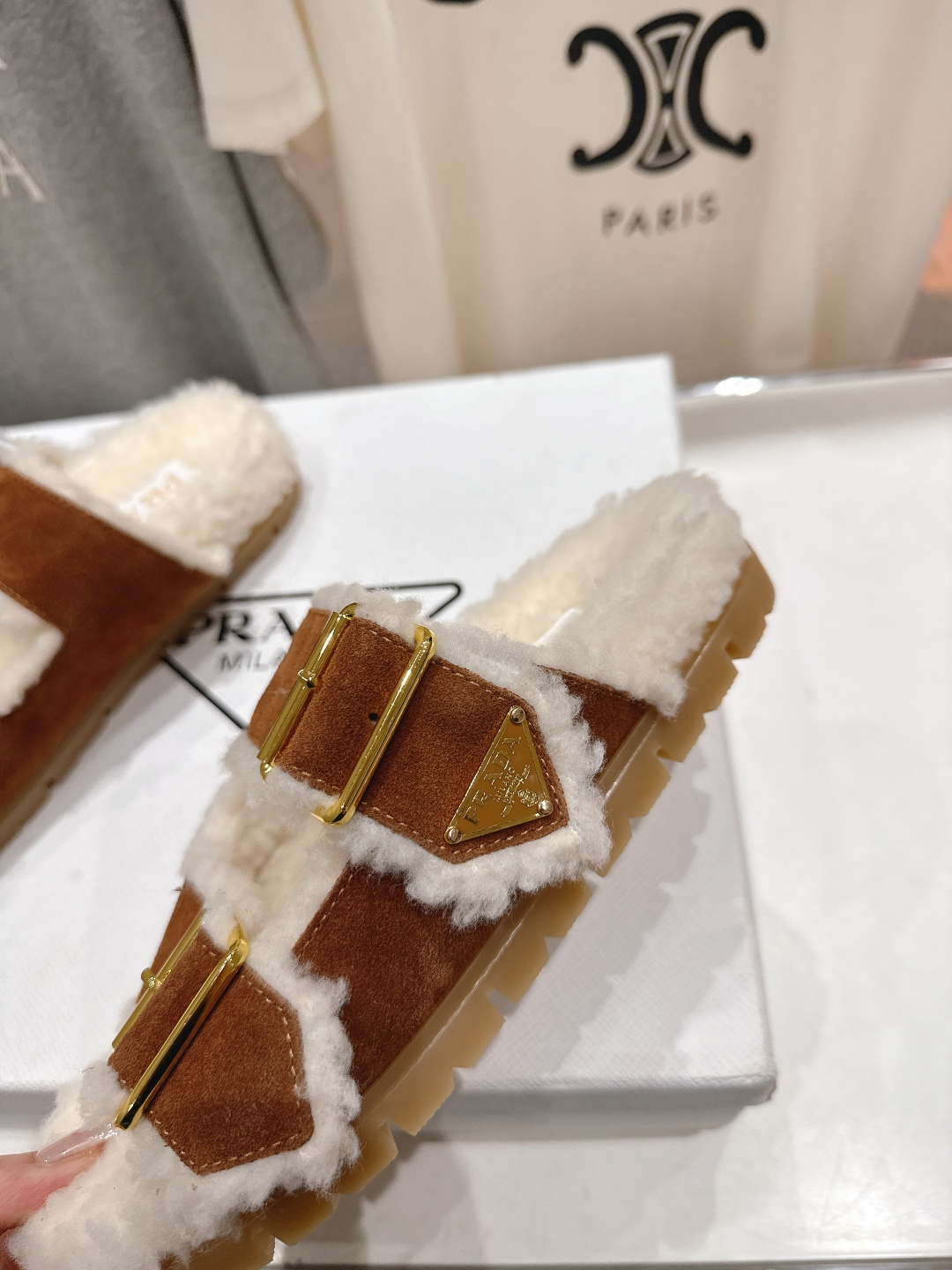 高版本出厂 Prada*普拉达F029 2025ss秋冬新款居家半包毛毛拖鞋乐福鞋✨闪亮登场✨时尚大方的