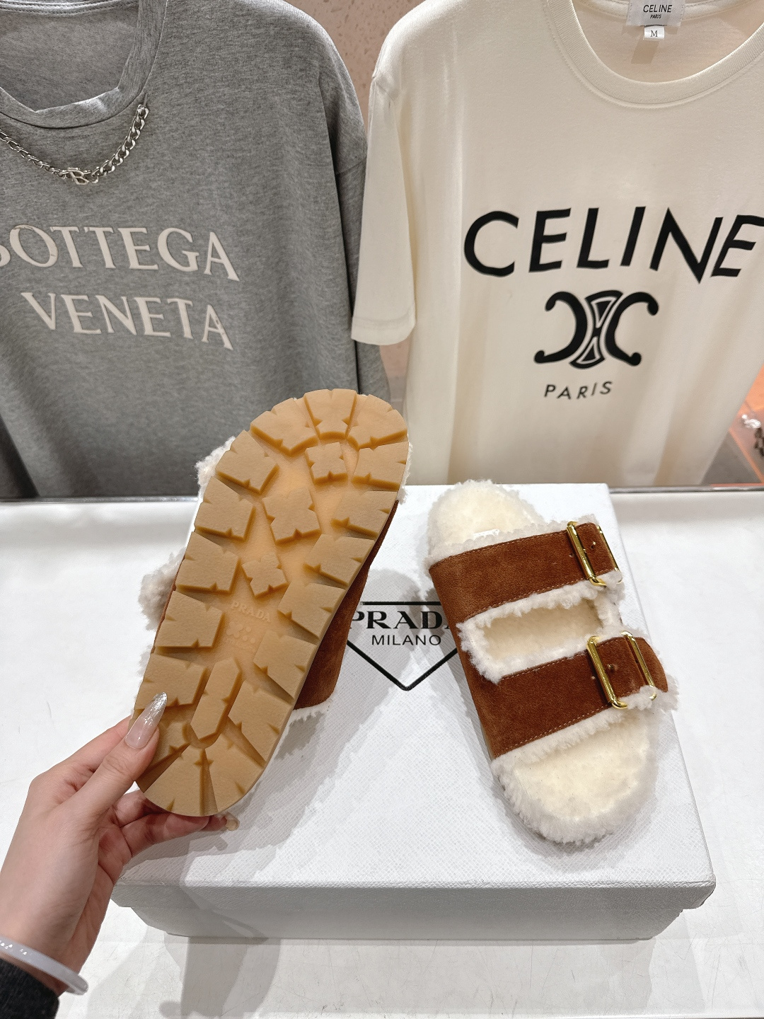 高版本出厂 Prada*普拉达F029 2025ss秋冬新款居家半包毛毛拖鞋乐福鞋✨闪亮登场✨时尚大方的