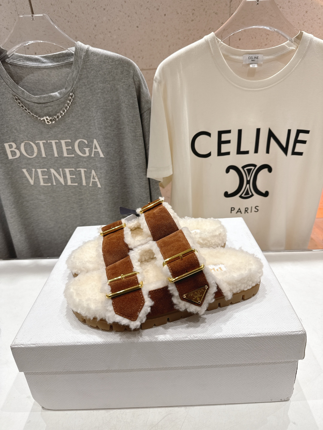 高版本出厂 Prada*普拉达F029 2025ss秋冬新款居家半包毛毛拖鞋乐福鞋✨闪亮登场✨时尚大方的