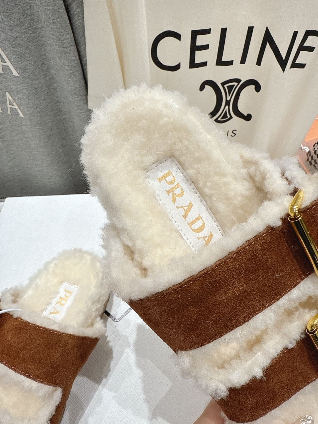 高版本出厂 Prada*普拉达F029 2025ss秋冬新款居家半包毛毛拖鞋乐福鞋✨闪亮登场✨时尚大方的