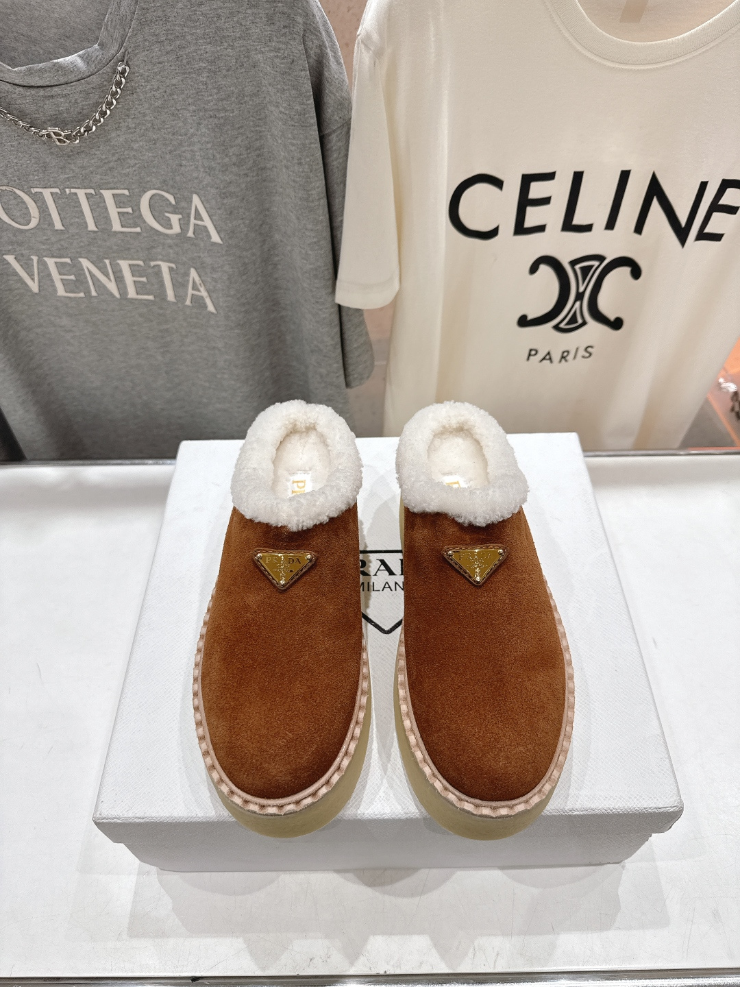 高版本出厂 Prada*普拉达F029 2025ss秋冬新款毛里厚底半包毛毛拖鞋休闲鞋闪亮登场🌟时尚大方