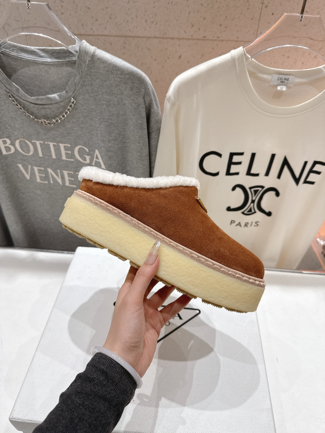 高版本出厂 Prada*普拉达F029 2025ss秋冬新款毛里厚底半包毛毛拖鞋休闲鞋闪亮登场🌟时尚大方