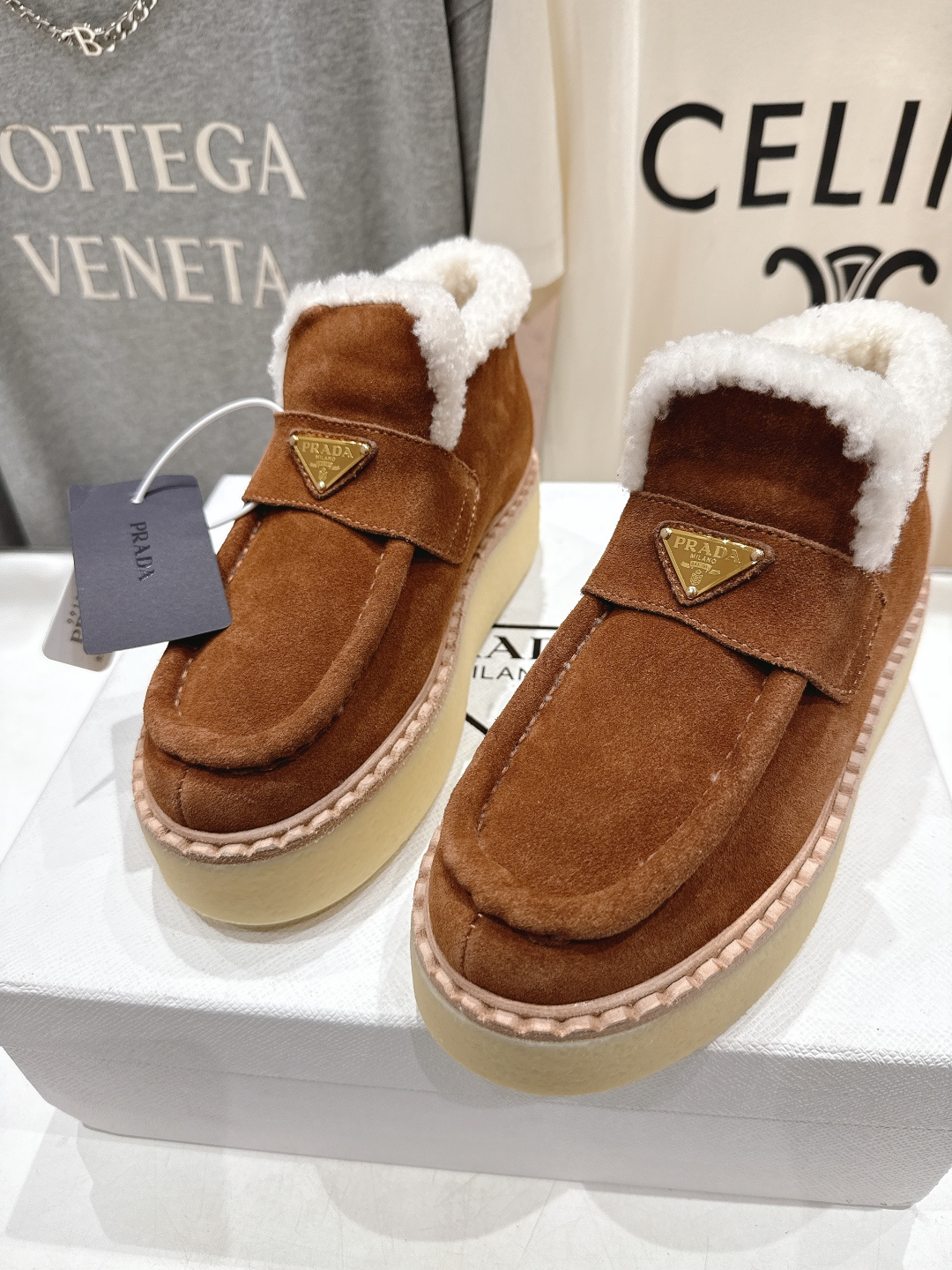 高版本出厂 Prada*普拉达F029 2025ss秋冬新款毛里厚底乐福鞋运动鞋休闲鞋闪亮登场🌟时尚大方