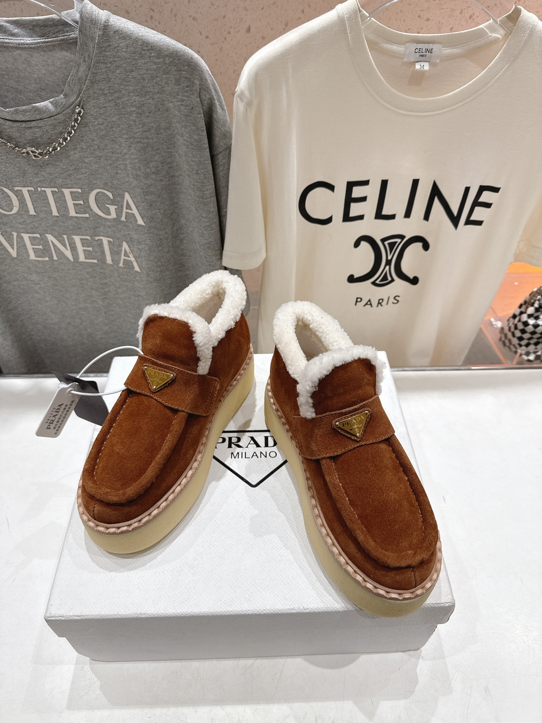 高版本出厂 Prada*普拉达F029 2025ss秋冬新款毛里厚底乐福鞋运动鞋休闲鞋闪亮登场🌟时尚大方