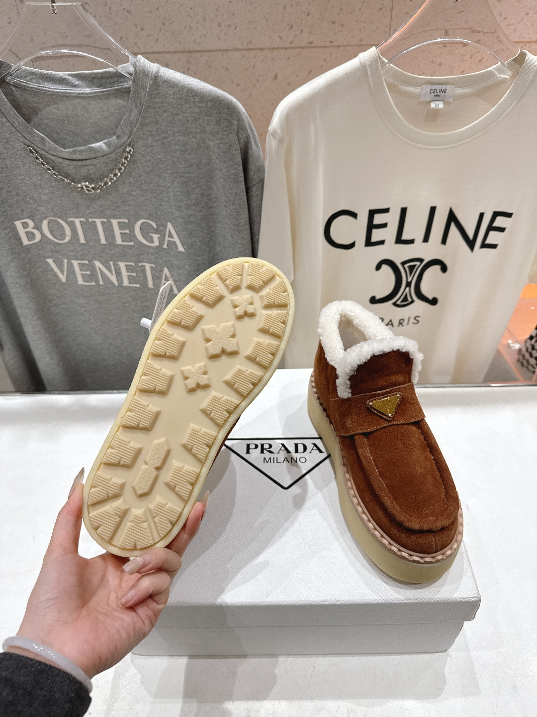 高版本出厂 Prada*普拉达F029 2025ss秋冬新款毛里厚底乐福鞋运动鞋休闲鞋闪亮登场🌟时尚大方