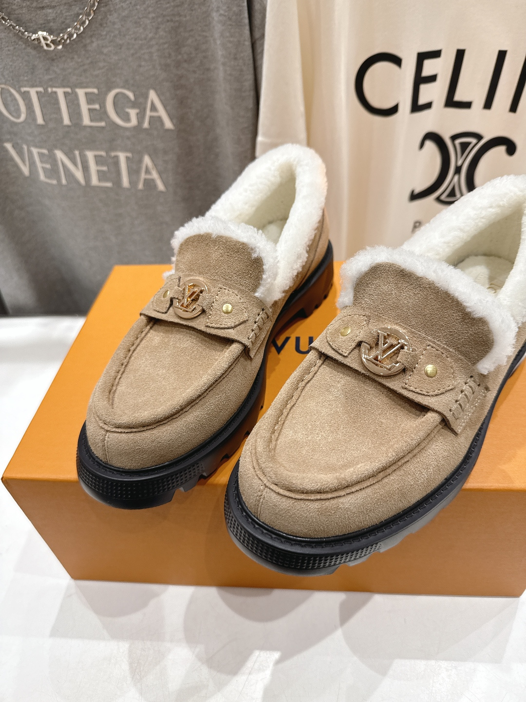高版本出厂 LOUIS VUITTON 25ss LV驴牌冬季新款厚底羊毛里休闲鞋乐福鞋毛毛鞋本款乐福鞋