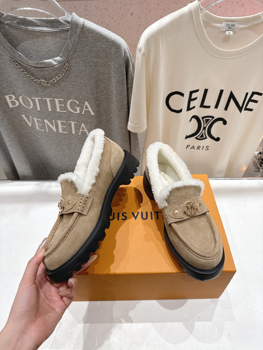 高版本出厂 LOUIS VUITTON 25ss LV驴牌冬季新款厚底羊毛里休闲鞋乐福鞋毛毛鞋本款乐福鞋